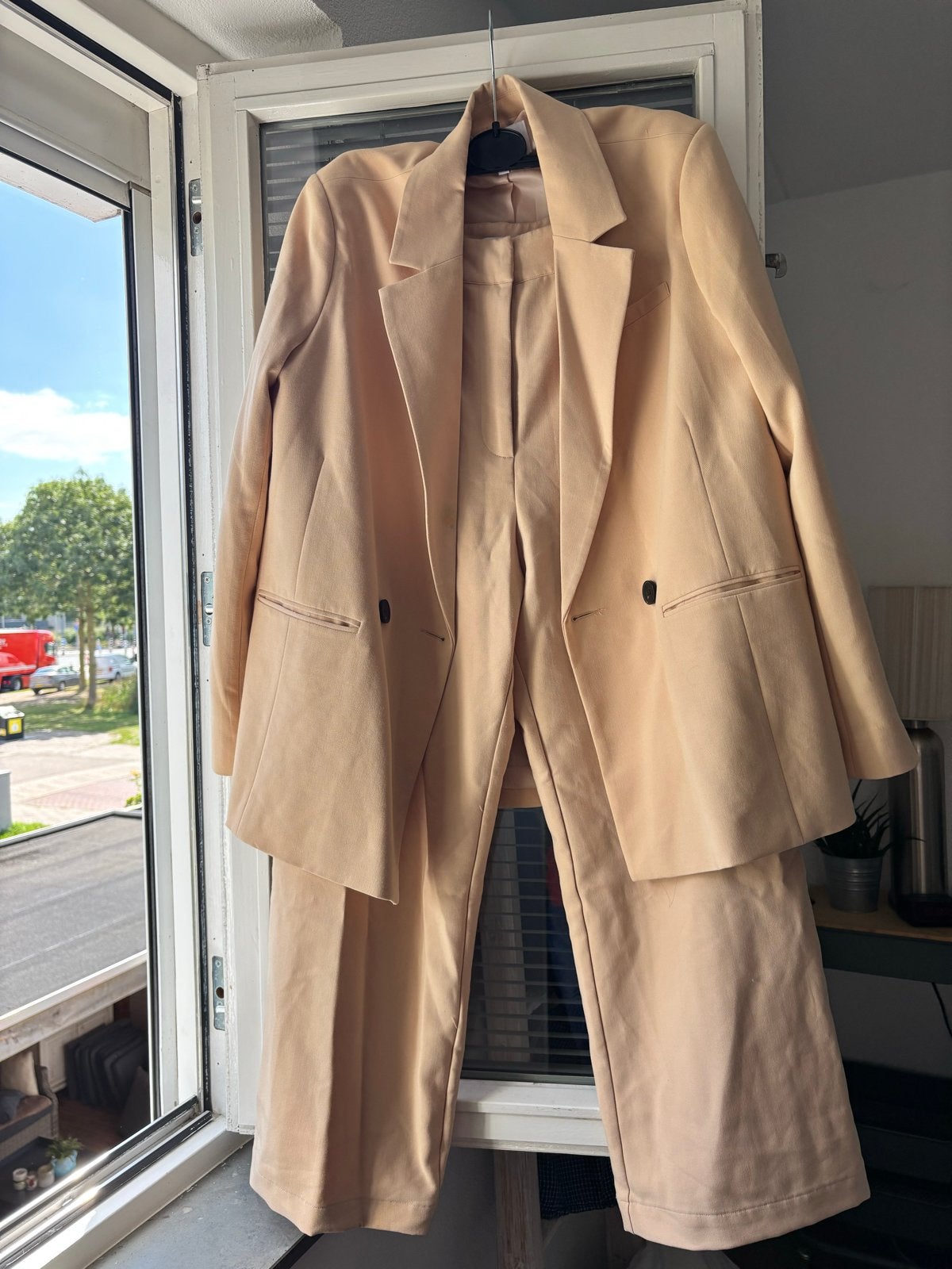 Costes Studio Pak - Jasje en Broek - Zo goed als nieuw, Kostuum of Pak, Beige, Maat 46/48 (XL) of groter, Ophalen of Verzenden