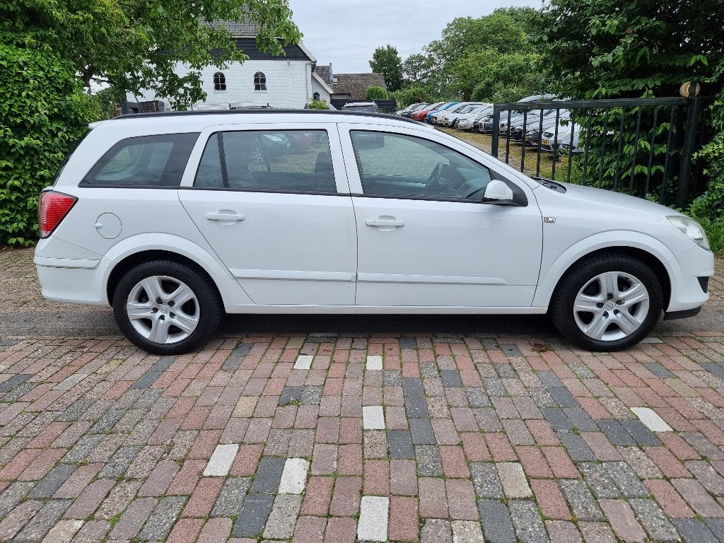 Opel Astra Wagon 1.6 16V Business, navigatie, airco,trekhaak, Voorwielaandrijving, 657 kg, 4 cilinders, Multifunctioneel stuurwiel