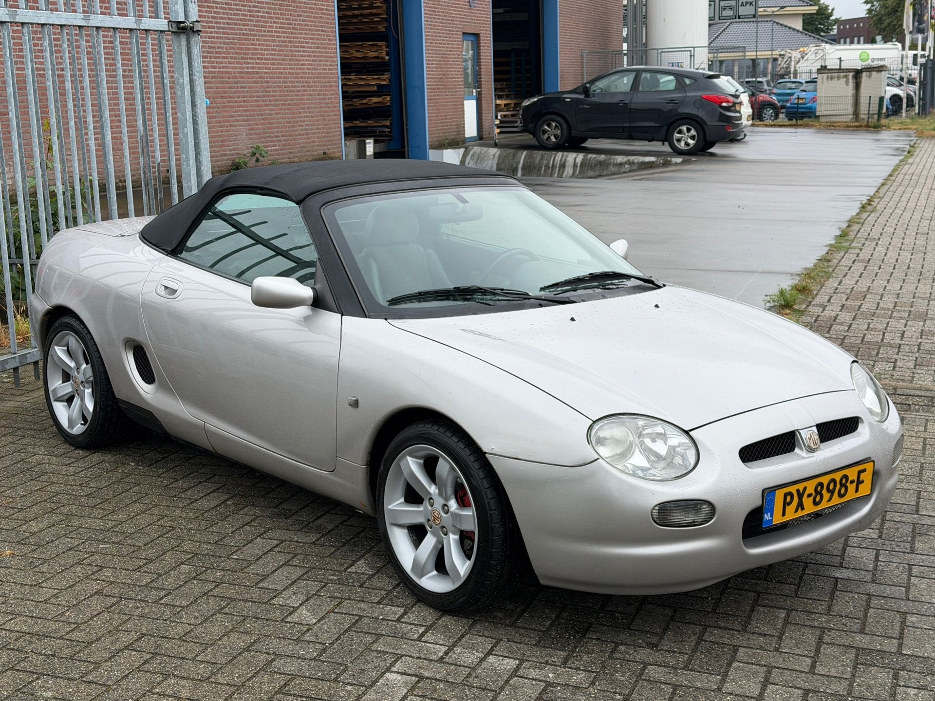 MG F 1.8i Exclusive CABRIO 120PK! Vol leer alcantara l elek, Auto's, Euro 2, Gebruikt, Zwart, 4 cilinders