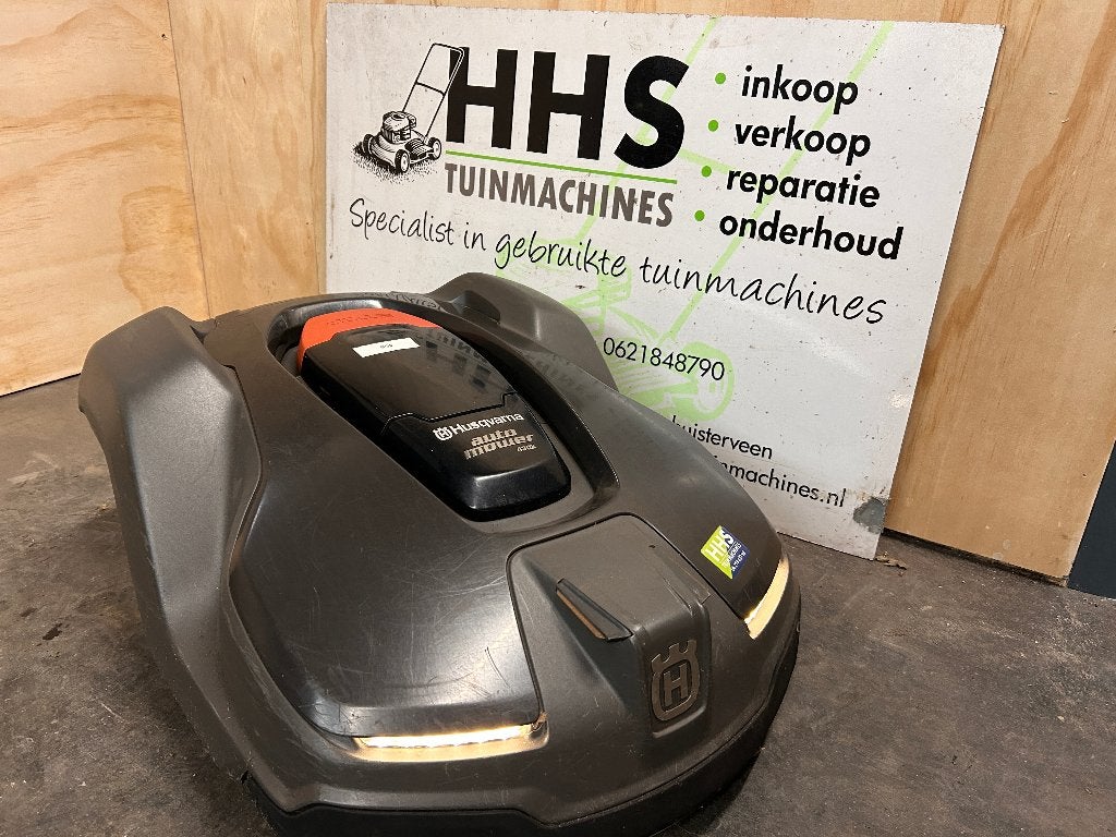 automowers 330x en 440 450 x, Ophalen of Verzenden, Zo goed als nieuw, 50 cm of meer, Husqvarna