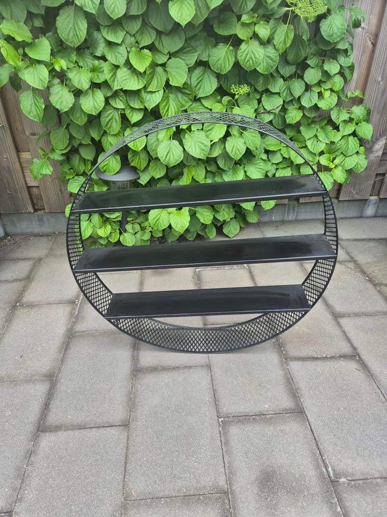 Zwart rond wandrek, Ophalen