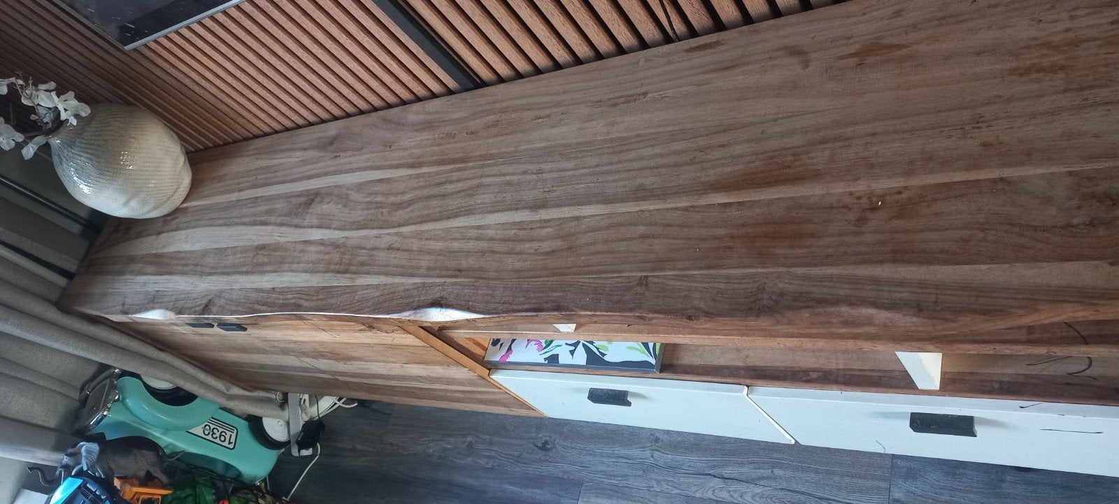 Xooon Dressoir - Degelijk Houten Meubel met Gebruikerssporen, Met deur(en), Ophalen of Verzenden, 200 cm of meer, 25 tot 50 cm