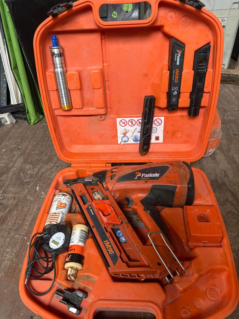 Paslode IM90i Spijkerpistool met accessoires, Ophalen of Verzenden, Gebruikt