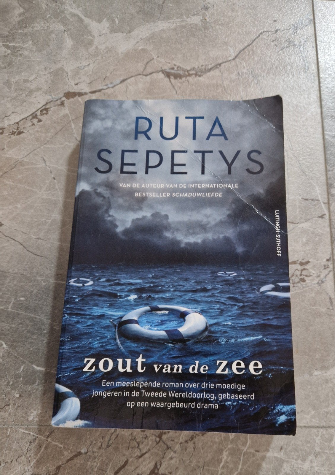 Zout van de zee - Ruta Sepetys (Historische roman), Ophalen of Verzenden, Zo goed als nieuw