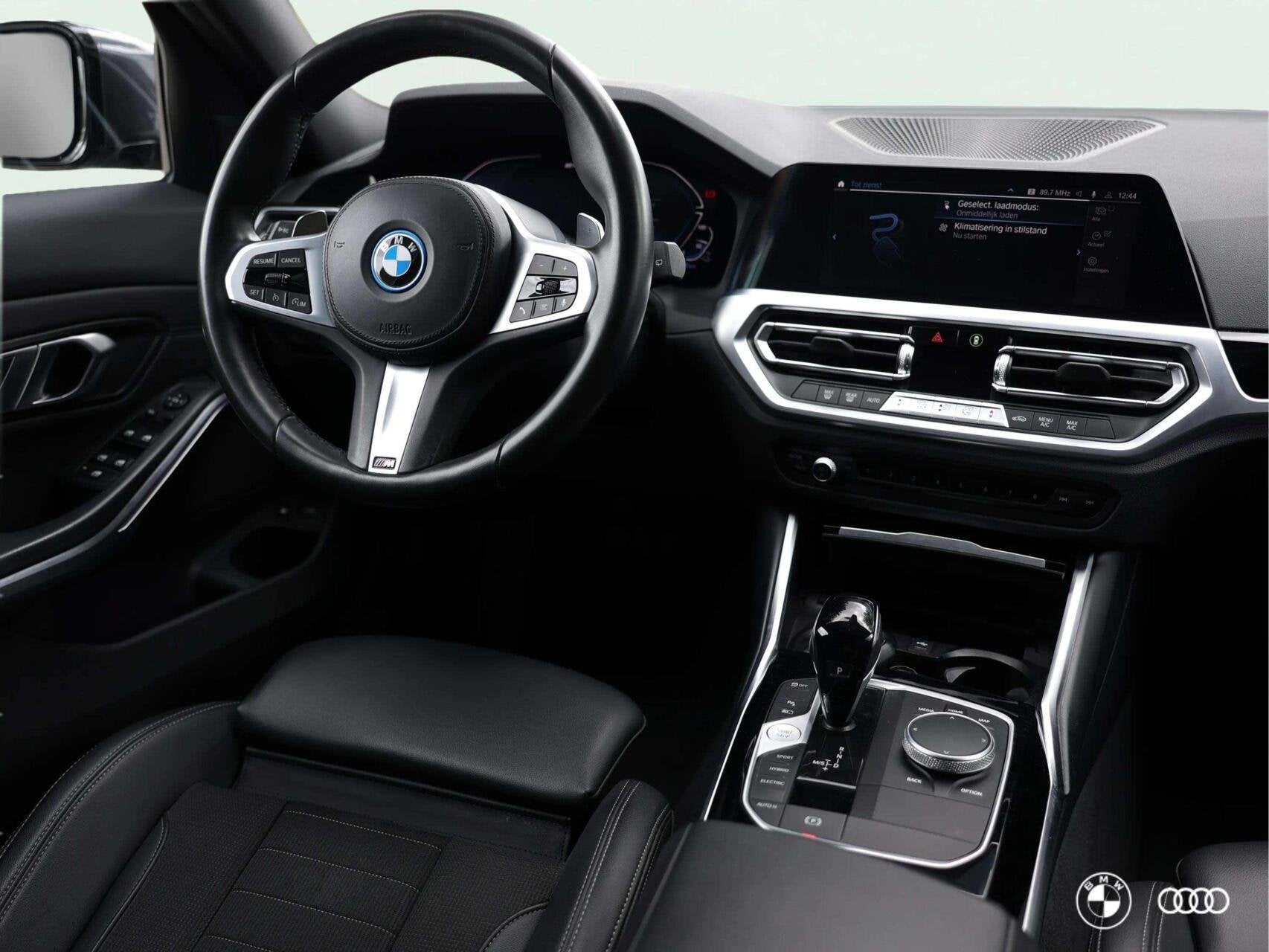 BMW 330E xDrive SPORTLINE / DODEHOEK / AMBIENTE / TREKHAAK /, Auto's, 1998 cc, 4 cilinders, Leder en Stof, Plug-in hybride