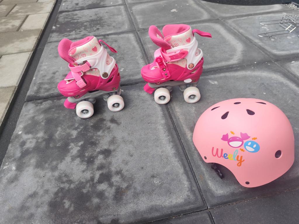 Zeer nette rolschaatsen met helm, Ophalen, Zo goed als nieuw