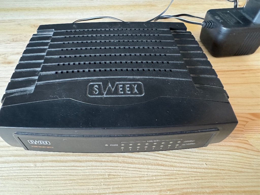 Sweex SW108 – 8-poorts Gigabit netwerkswitch, Computers en Software, Netwerk switches, Ophalen of Verzenden, Gebruikt