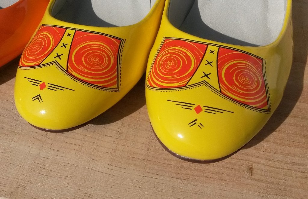 Clogheels pumps geel en oranje klompmotief 70 paar, Ophalen, Niet bekend, Schoenen met lage hakken, Geel