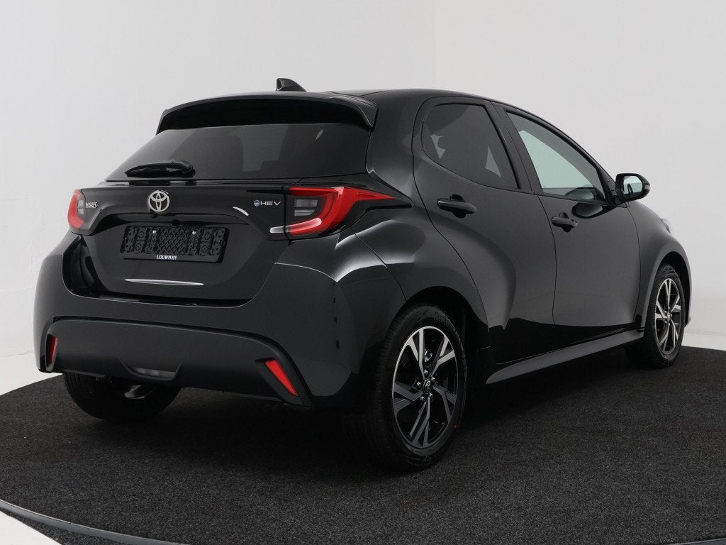 Toyota Yaris 1.5 Hybrid 115 Dynamic *NIEUW* (bj 2026), 12 maanden, Zwart, Nieuw, Hybride Elektrisch/Benzine