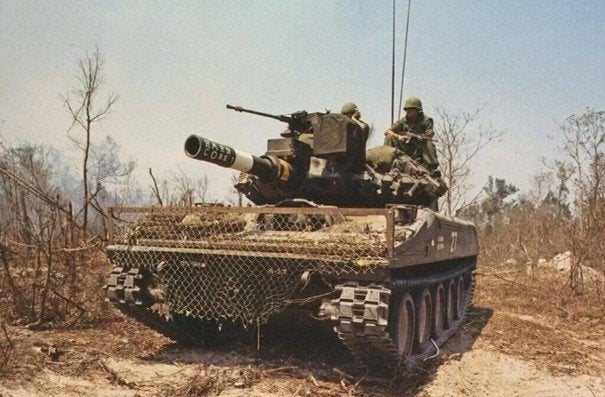 Tamiya 1:35 M551 Sheridan met crew - Vietnam war, Tank, 1:32 tot 1:50, Nieuw, Ophalen of Verzenden