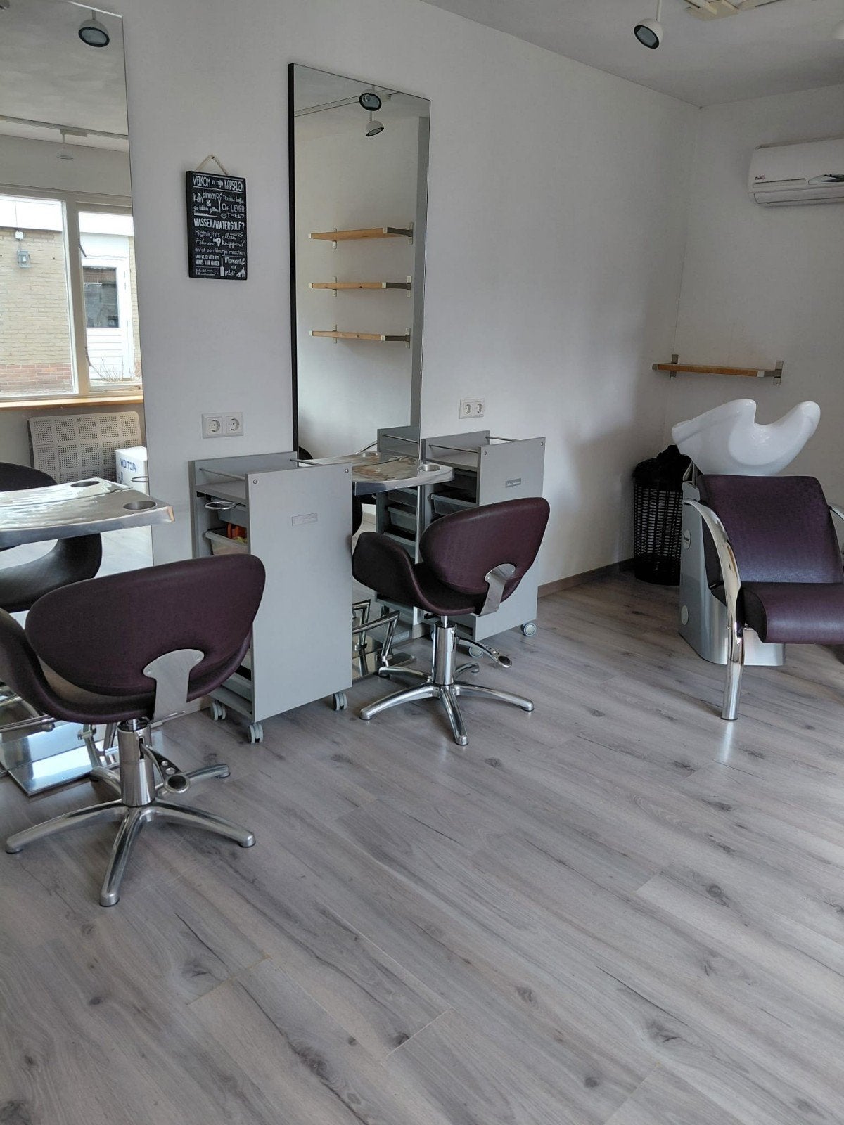 Inboedel kapsalon  kappersstoelen en toebehoren, Ophalen