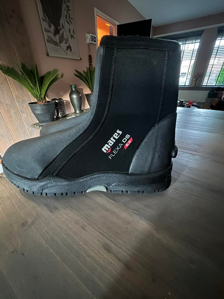 Nieuwe Mares Duikschoenen/ boots Mt 11  Dikte 6.5, Watersport en Boten, Ophalen of Verzenden, Nieuw, Overige typen