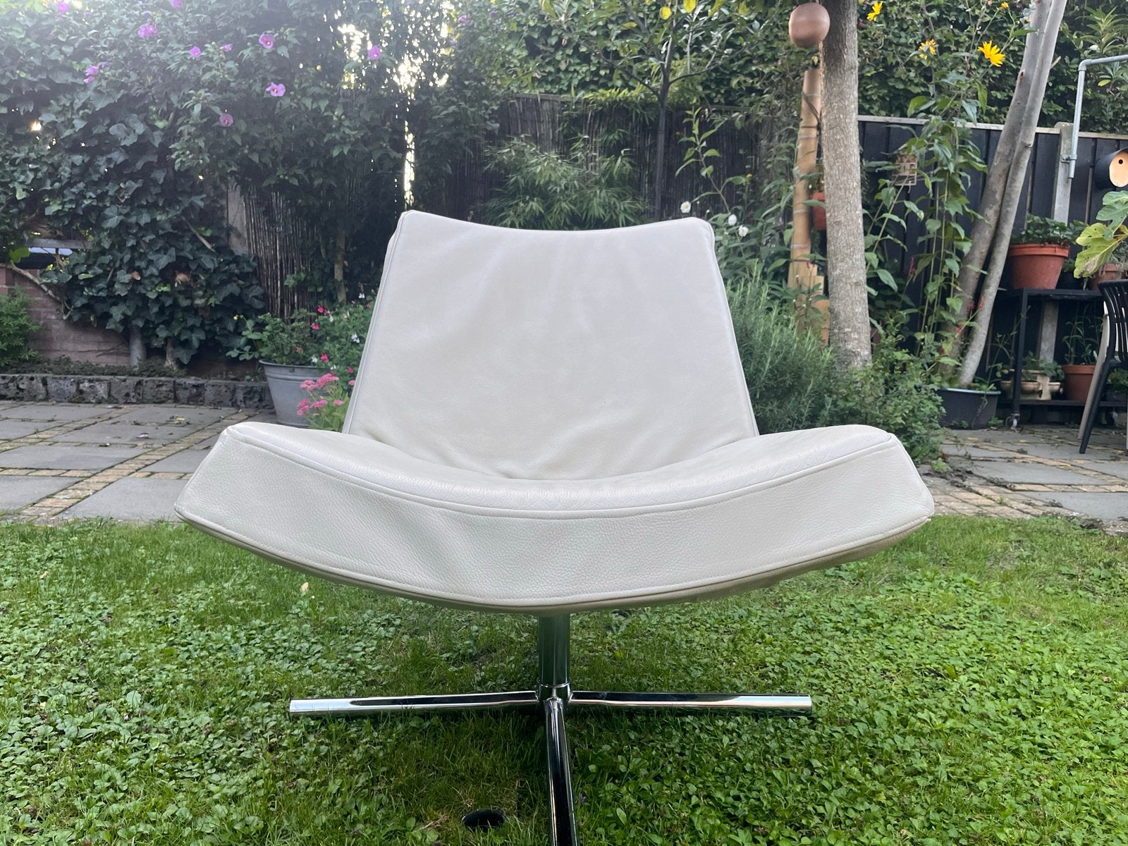 design fauteuil /stoel - Crème leer met chromen onderstel, Huis en Inrichting, Gebruikt, Wit, Leer, Ophalen of Verzenden