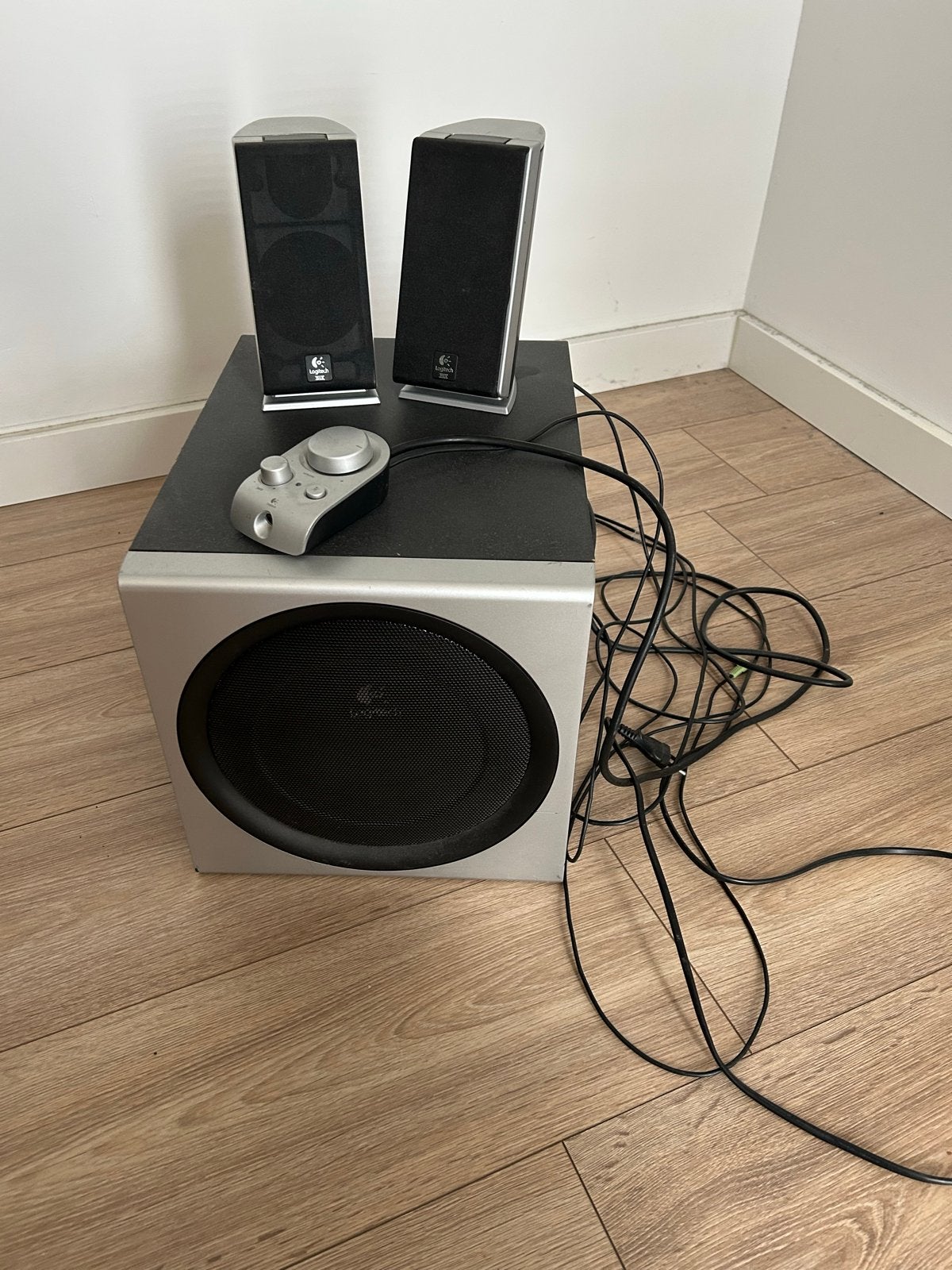 Logitech 2.1 Z2300 speakerset met subwoofer en bediening, Ophalen, Gebruikt, Logitech, Speakerset