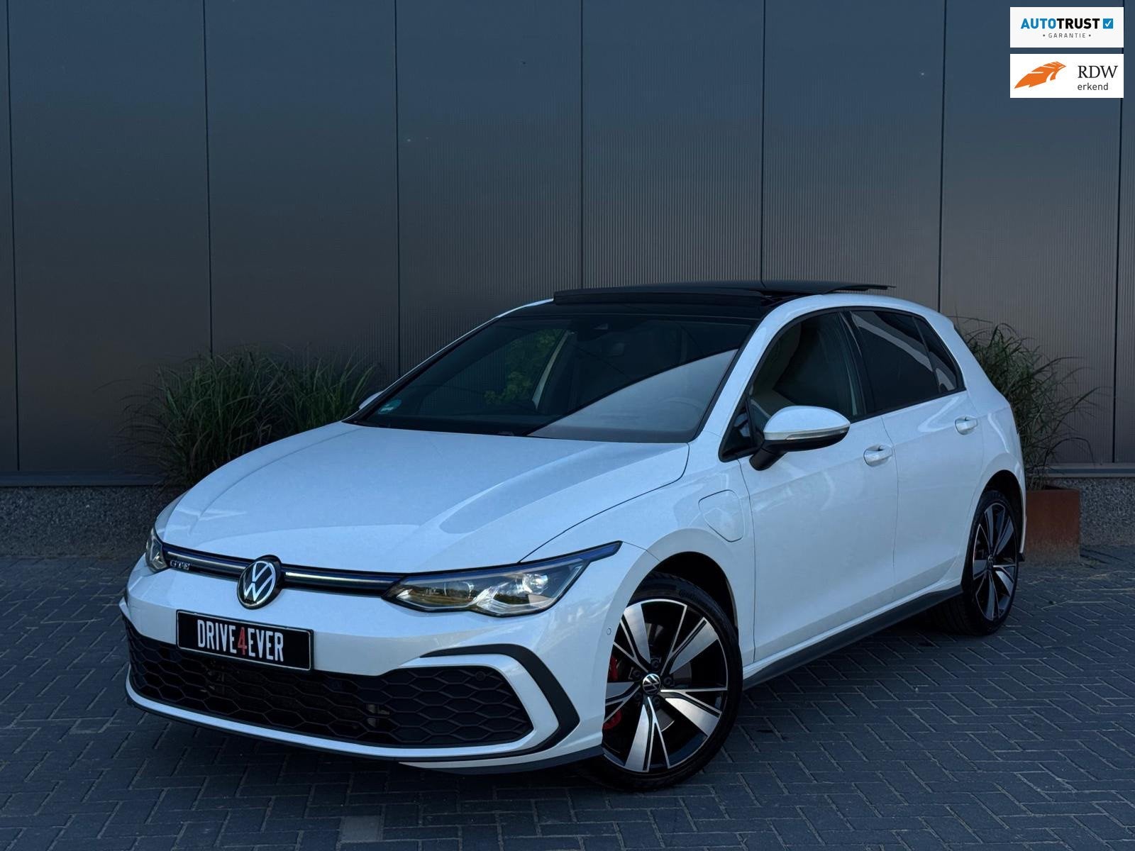 Volkswagen Golf 1.4 eHybrid GTE 245pk FULL PANO|NAVI|CAMERA|, Zwart, 4 cilinders, Leder en Stof, Wit