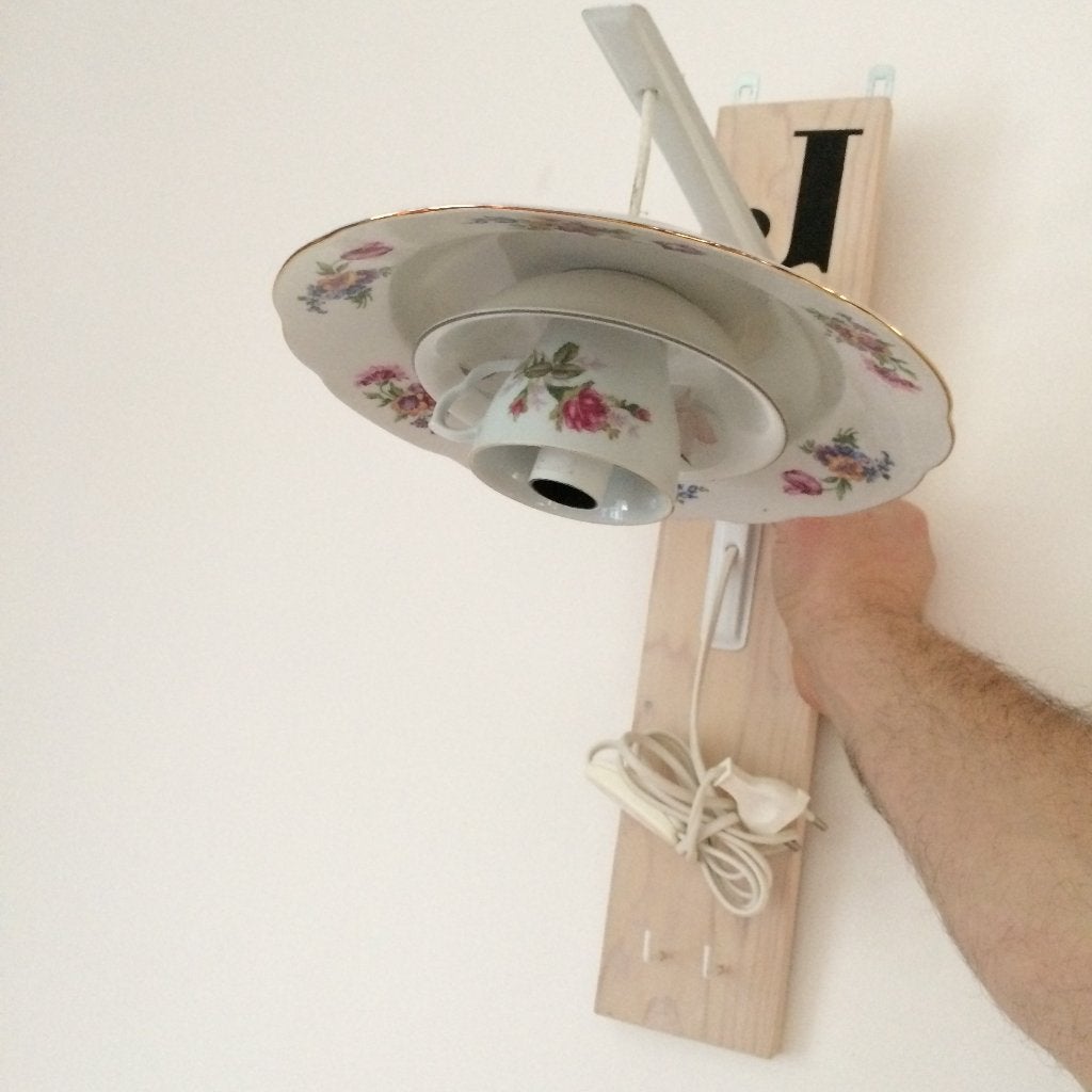 twee wandlampen met gerecycled schoteltje theekopje eetbord, Met schakelaar, E14 (klein), Ophalen of Verzenden, Zo goed als nieuw