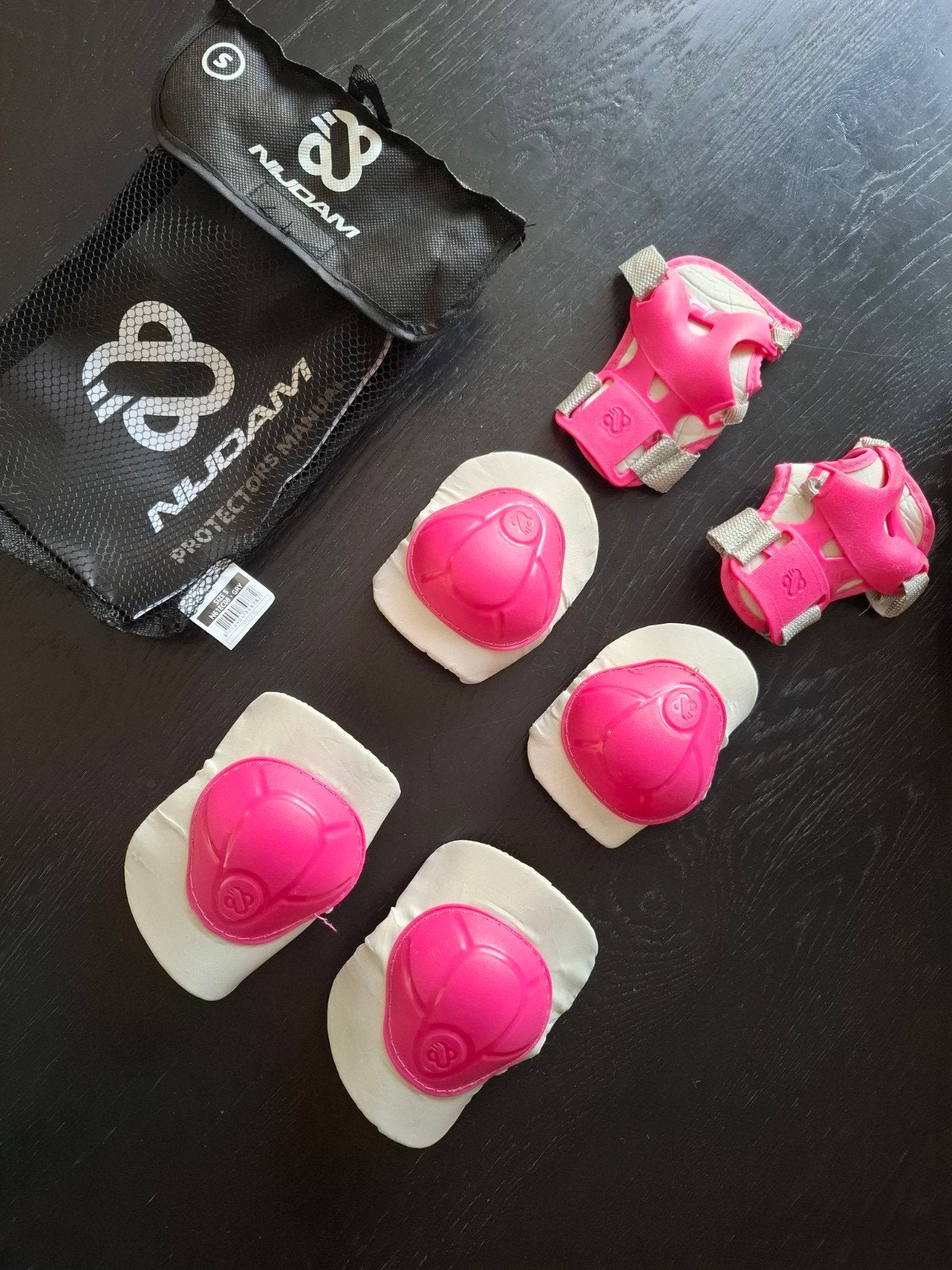 Nijdam beschermers set roze - Maat S, Kinderen en Baby's, Ophalen of Verzenden, Zo goed als nieuw