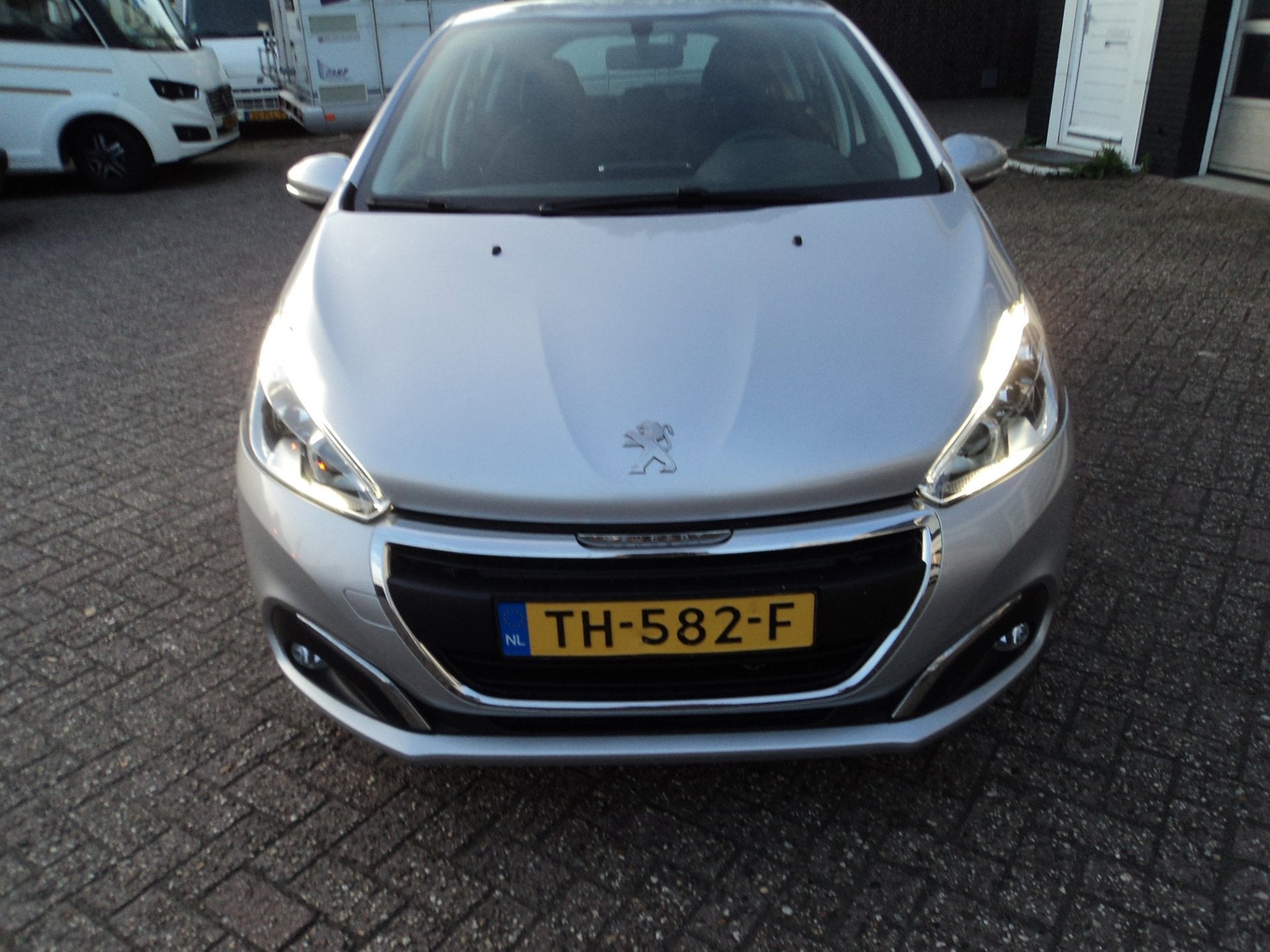 Peugeot 208 1.2 PureTech Blue Lion, Voorwielaandrijving, Stof, Gebruikt, 1199 cc
