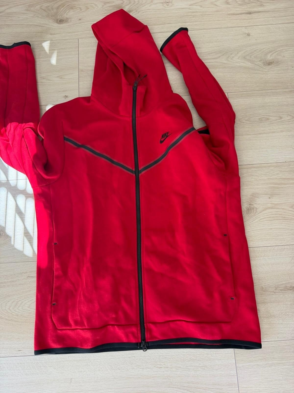 Nike Tech Fleece Trainingspak Rood - Nieuw (XL), Ophalen of Verzenden, Nieuw, Nike