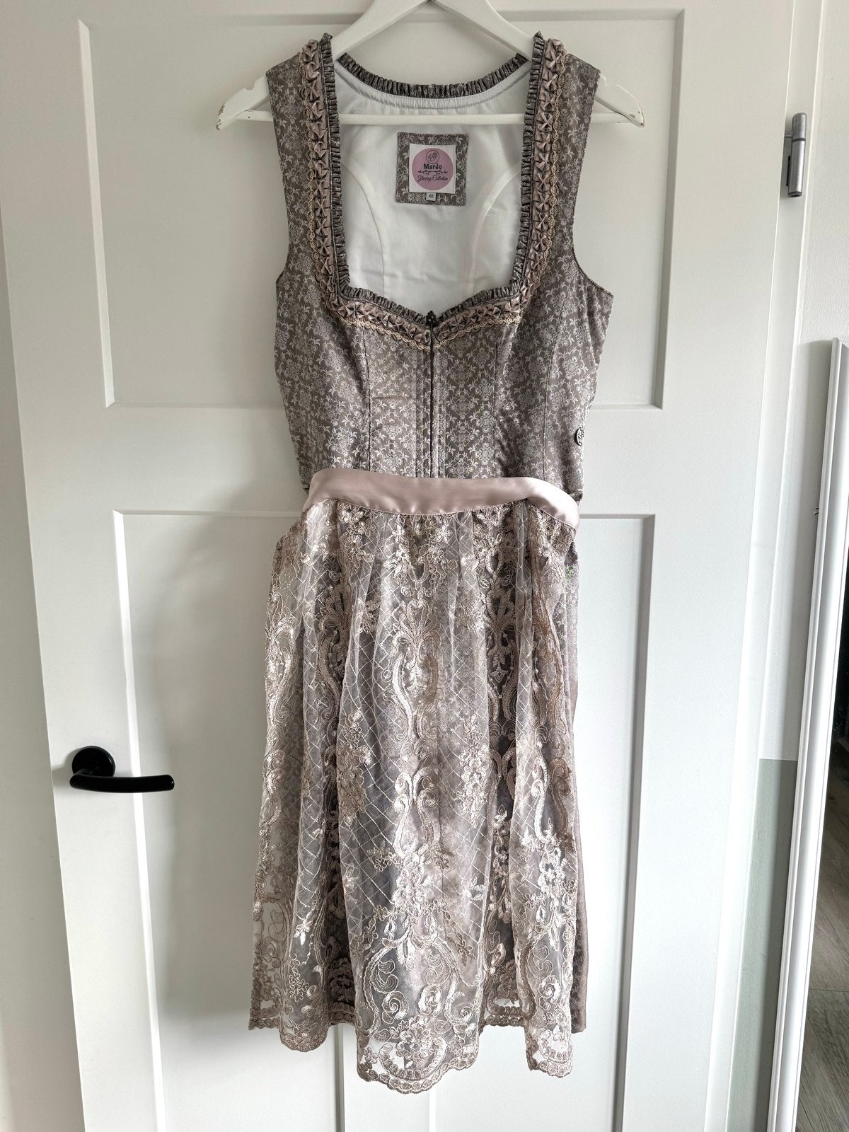 Marjo Dirndl Maat 40 - Traditionele Jurk Oktoberfest, Maat 38/40 (M), Bruin, Ophalen of Verzenden, Zo goed als nieuw