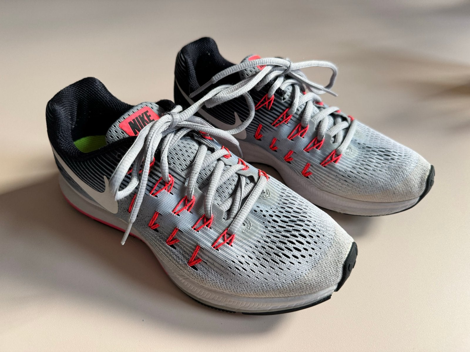 Nike sneakers - Maat 38.5, Ophalen of Verzenden, Gedragen, Grijs, Sportschoenen