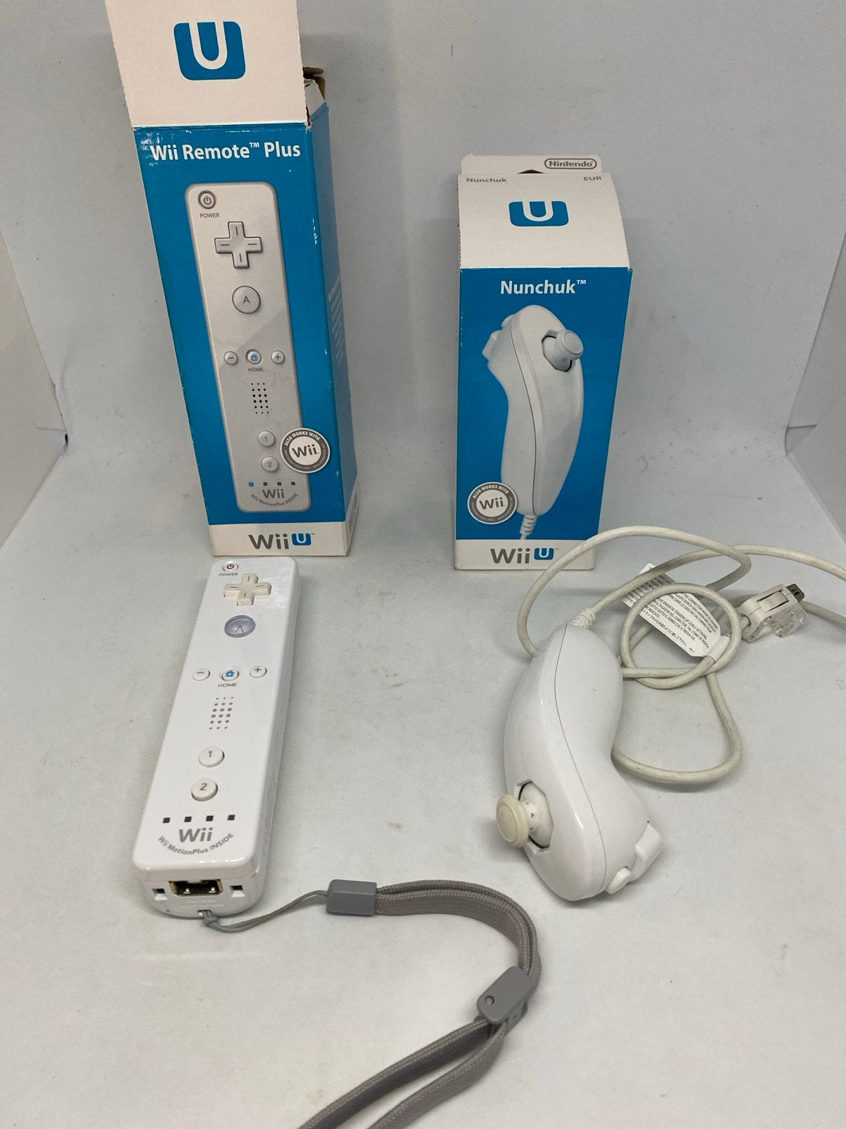 Nintendo Wii U Controllers - Wii Remote Plus & Nunchuk, Nintendo, Gebruikt, Support@nintendo.eu, 11-1 Hokotate-cho, Kamitoba, Minami-ku, Kyoto 601-8501, Japan
