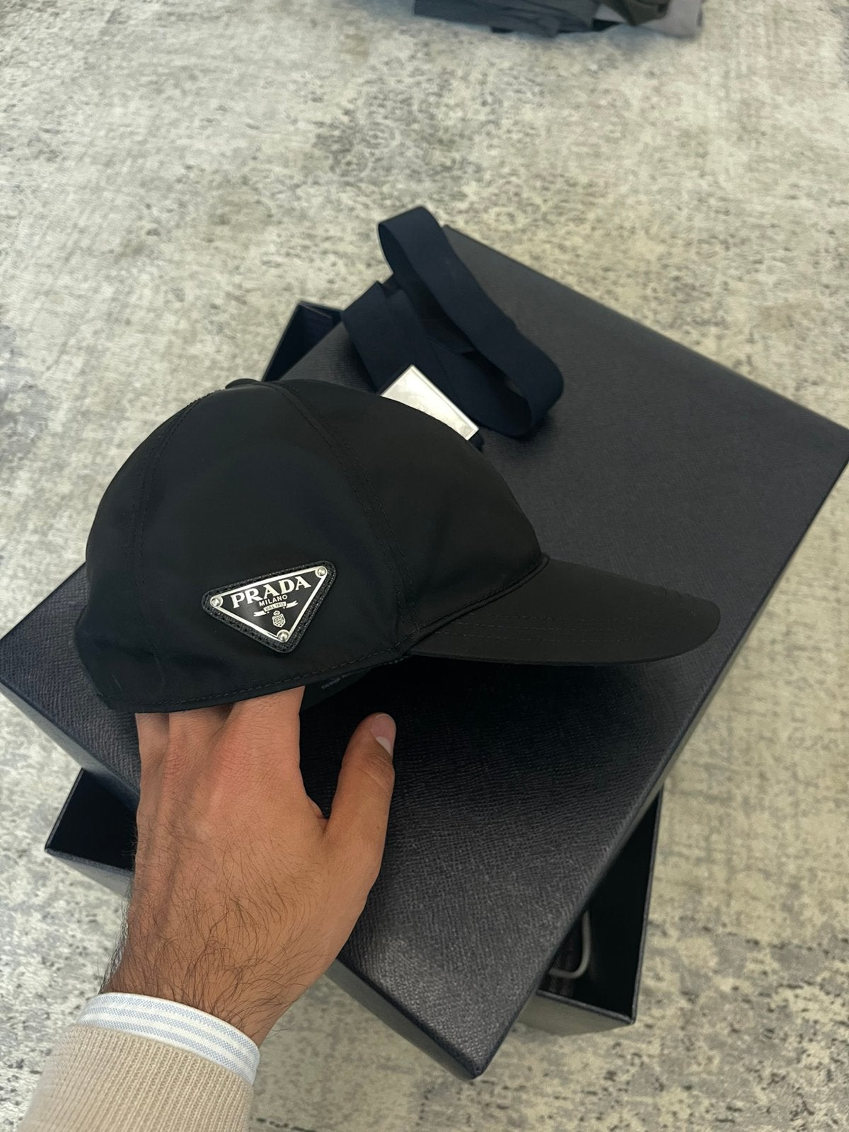 Prada re-nylon baseball cap black medium, Kleding | Heren, Hoeden en Petten, Ophalen of Verzenden, Zo goed als nieuw, 57 cm (M, 7⅛ inch) of minder