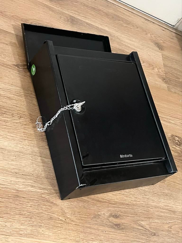 Brabantia wandbrievenbus, , met slot afmeting 12x30x38 cm, Tuin en Terras, Brievenbussen, Ophalen of Verzenden, Gebruikt, Staal