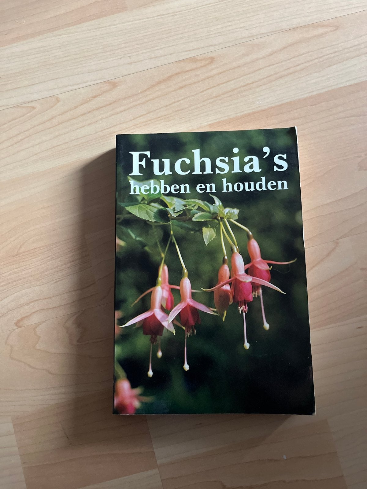 Fuchsia's hebben en houden - Tuinboek, Ophalen of Verzenden, Gelezen, Tuinieren en Tuinplanten