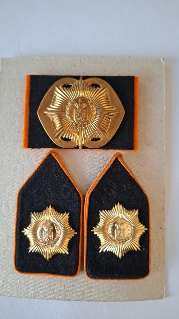 Baret emblemen & kraagspiegels 24, Ophalen of Verzenden, Landmacht, Nederland, Embleem of Badge