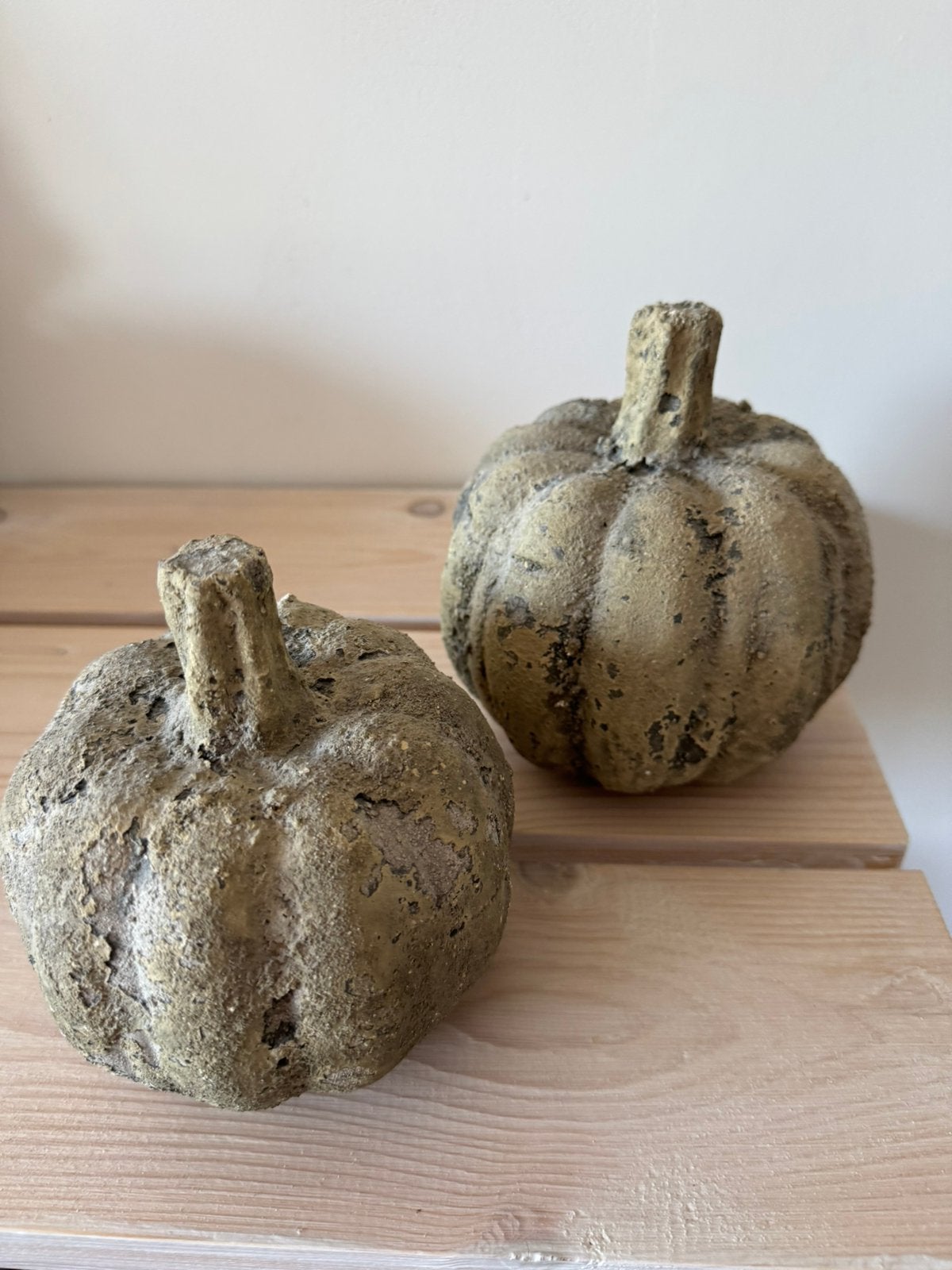 2 stenen pompoenen, Ophalen