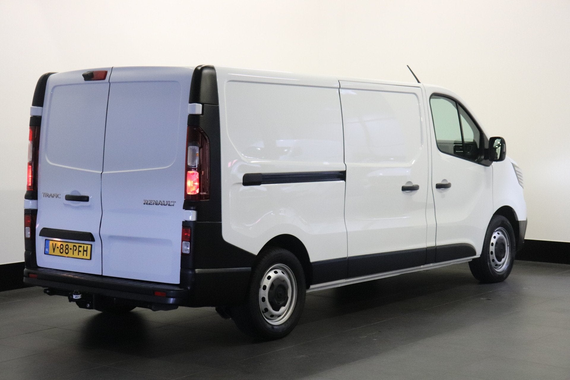 Renault Trafic 2.0 Blue dCi 130PK L2 EURO 6 - Airco - Navi -, Voorwielaandrijving, Gebruikt, 4 cilinders, Renault