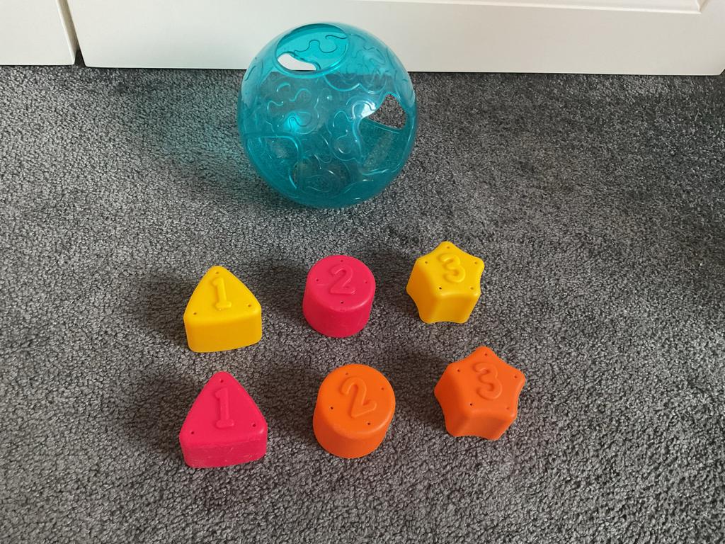 Vormenstoof bal.Nieuwstaat, Kinderen en Baby's, Speelgoed | Babyspeelgoed, Ophalen of Verzenden, Gebruikt, Overige typen