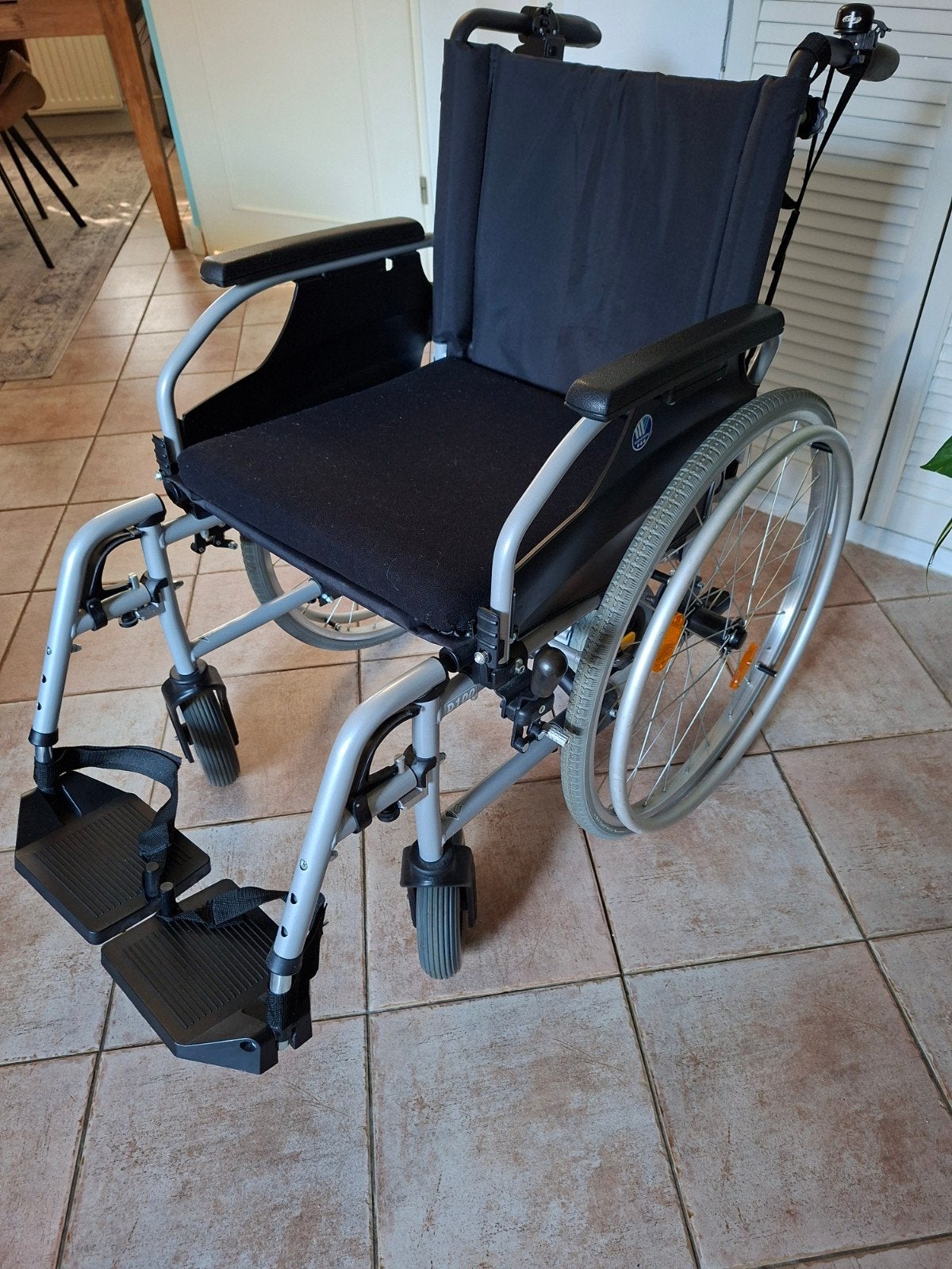 Rolstoel met duwondersteuning, Ophalen, Inklapbaar, Zo goed als nieuw, Duwrolstoel