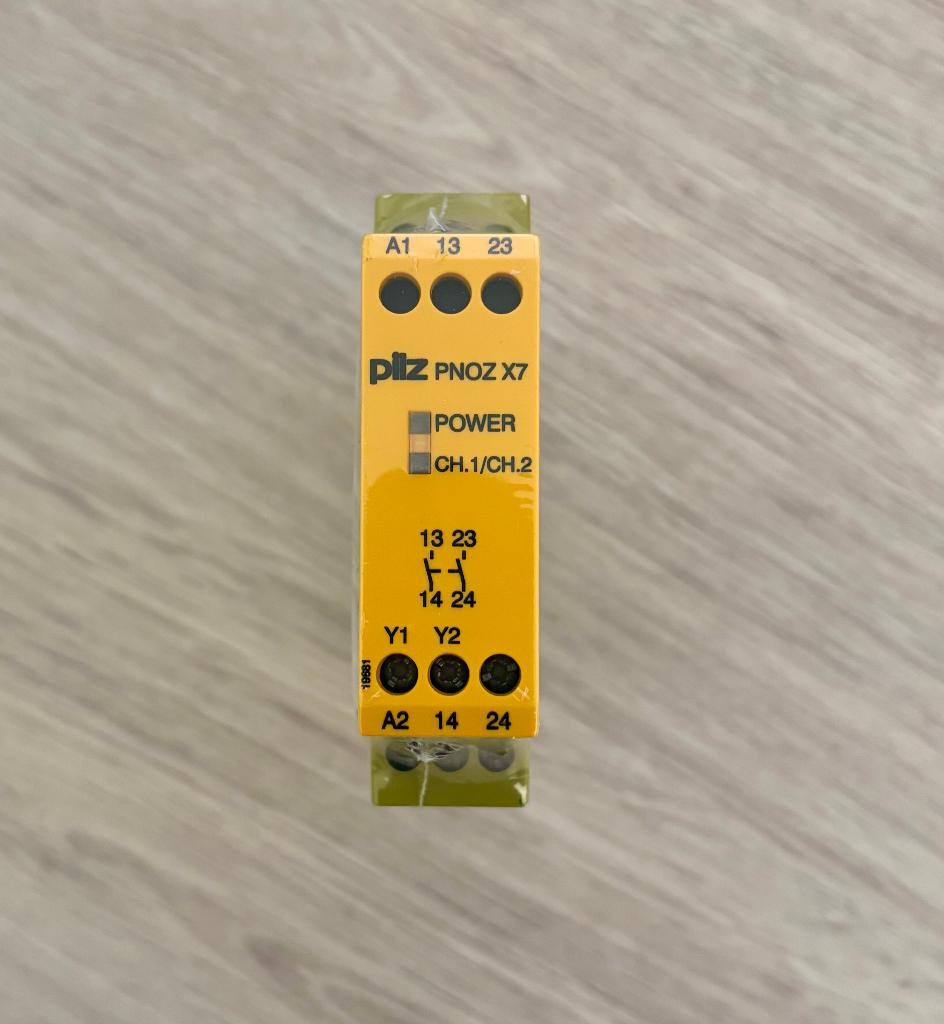 PILZ - Safety Relay - 774059 - PNOZ X7 24VAC/DC 2n/o, Ophalen of Verzenden, Nieuw