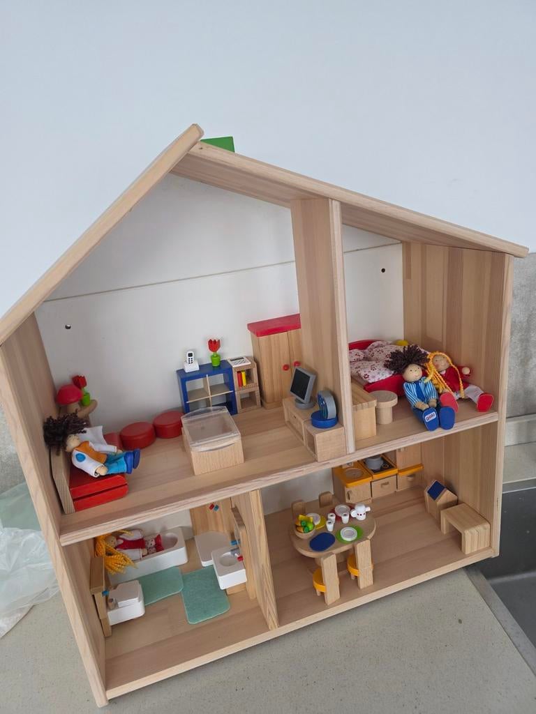 Goki Poppenhuis met meubels en poppen, Ophalen, Zo goed als nieuw, Poppenhuis