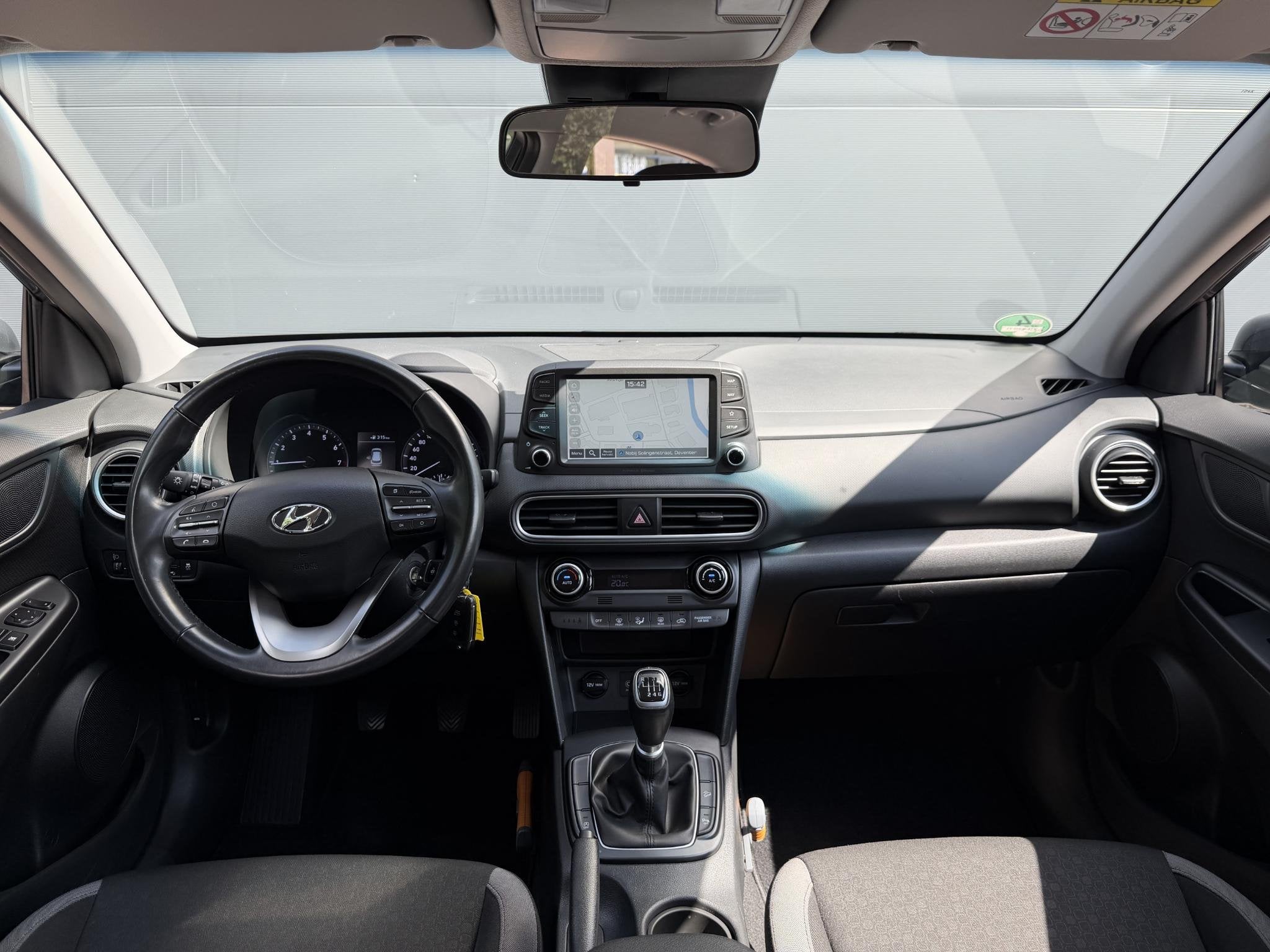 Hyundai Kona 1.0T Essence / Dealer Onderhouden / Trekhaak /, Voorwielaandrijving, Stof, Gebruikt, Euro 6