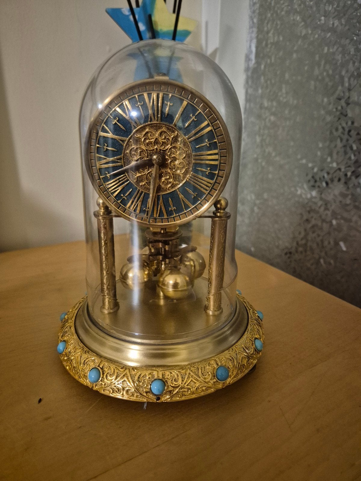 Antieke Klok-KERN met plastic Stolp - Recentelijk Opgeknapt, Antiek en Kunst, Ophalen of Verzenden