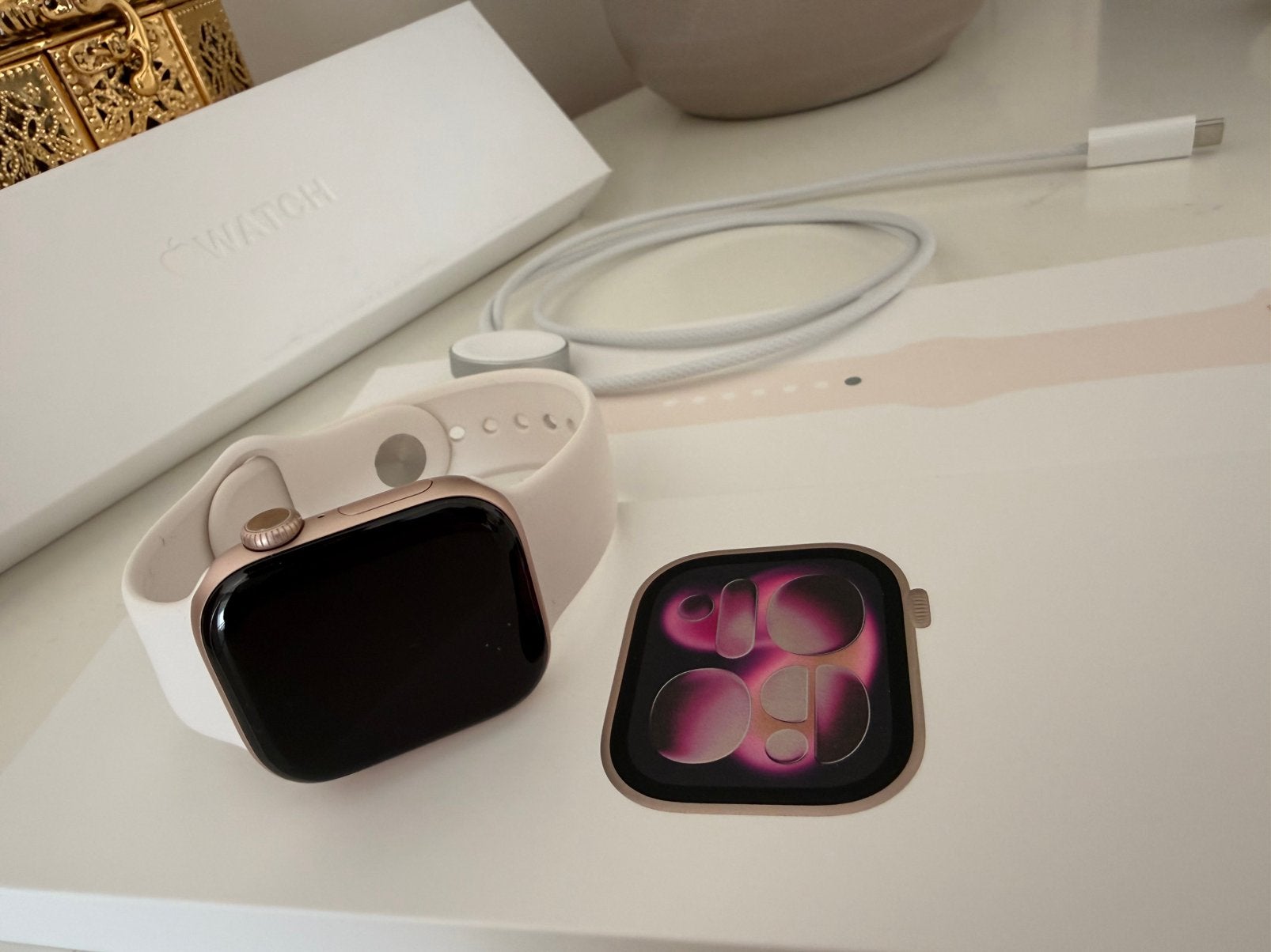 Apple Watch 11 (42mm Rose Gold) Nieuwstaat + Factuur, IOS, Ophalen of Verzenden, Zo goed als nieuw, Roze