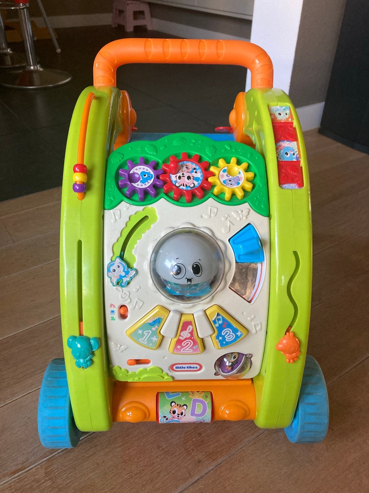 Little Tikes loopwagen met geluid en verstelbaar activity bo, Kinderen en Baby's, Speelgoed | Babyspeelgoed, Ophalen of Verzenden