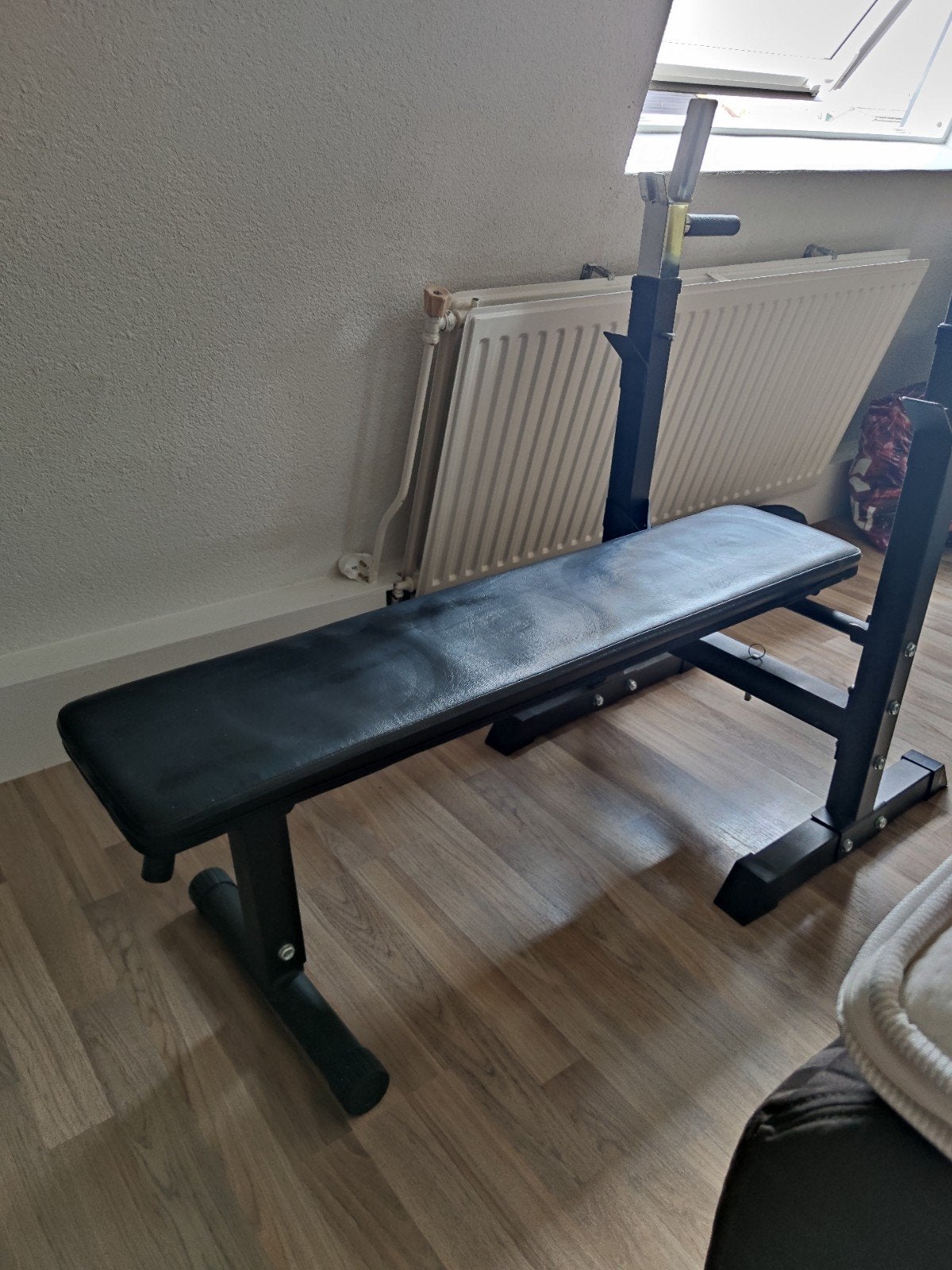 Fitnessbank met halterstangen en gewichten, Sport en Fitness, Ophalen, Gebruikt, Rug, Fitnessbank