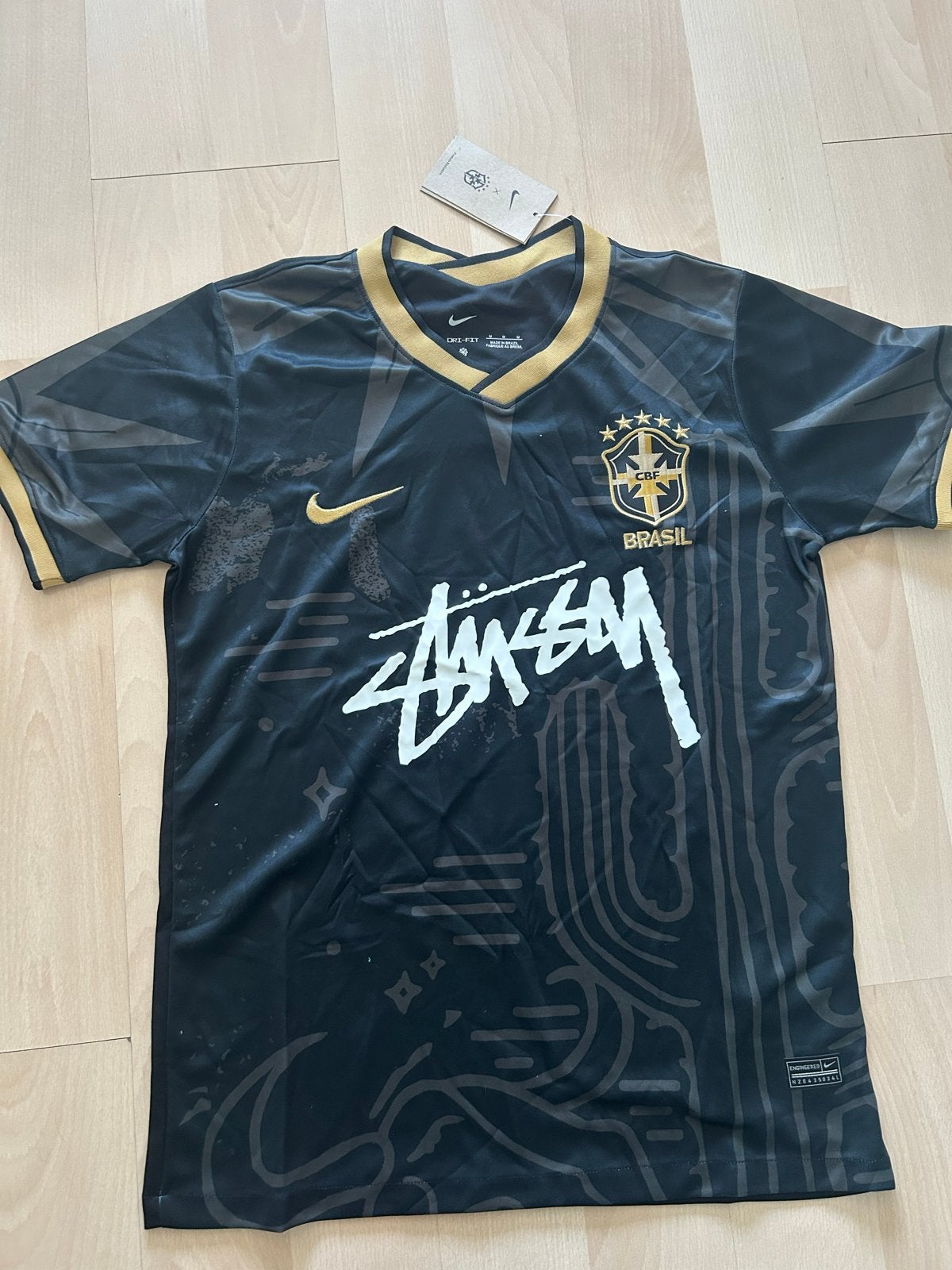 Nike x Stussy Brasil voetbalshirt - Zwart/Goud, Zwart, Nieuw, Voetbal, Verzenden