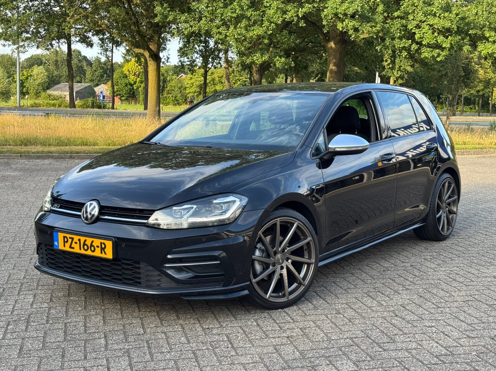 Volkswagen Golf 7.5 ‘R20’ 1.5 TSI 190pk 5D | 3x R Line, Voorwielaandrijving, 1498 cc, Euro 6, Zwart