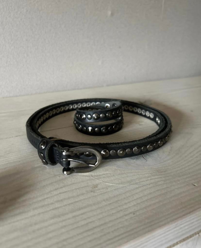 Riem leer met studs met bijpassende armband  95 cm, Minder dan 3 cm, Heupriem, Ophalen of Verzenden, Echt leder
