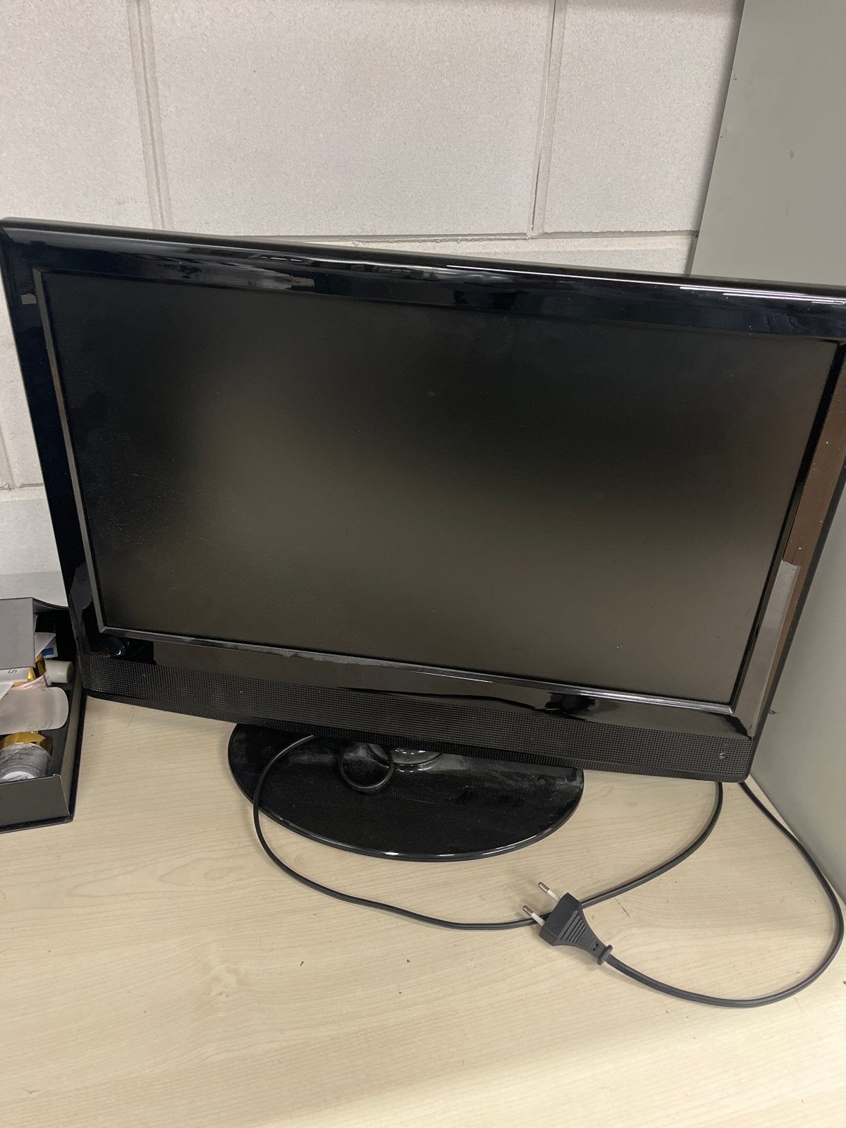 Q.MEDIA 21.6" LCD TV - Model QL-2216, Overige merken, Gebruikt, LCD, Ophalen of Verzenden