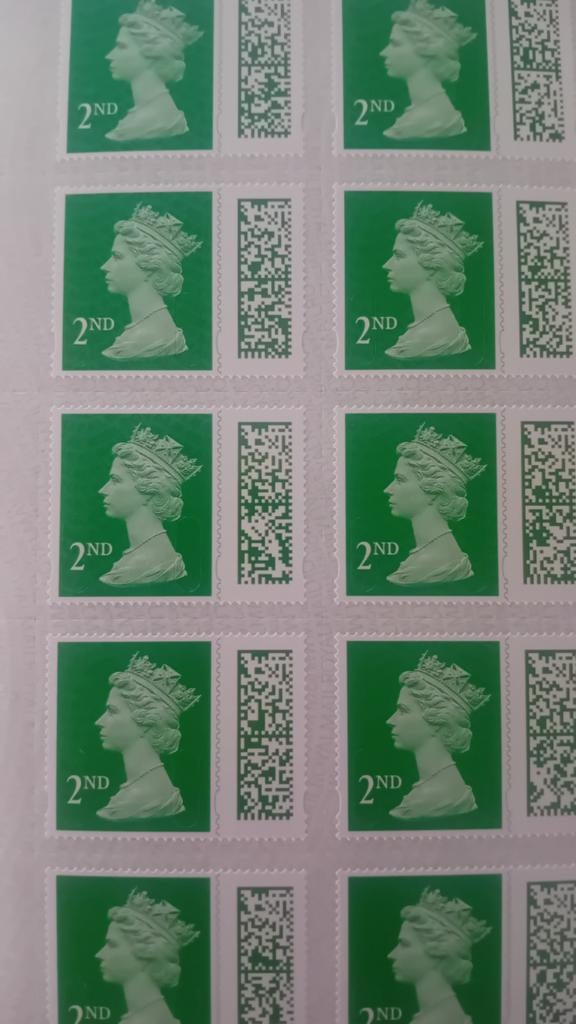 UK Postzegels - Frankeergeldig & Nominaal (2nd Class & £5), Postzegels en Munten, Ophalen of Verzenden, Postfris