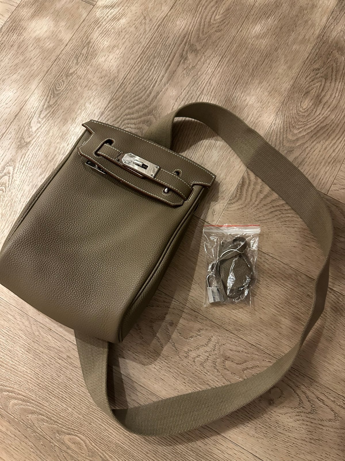 Hermès Evelyne TPM Schoudertasje Taupe Leer, Sieraden, Tassen en Uiterlijk, Tassen | Damestassen, Ophalen of Verzenden, Nieuw