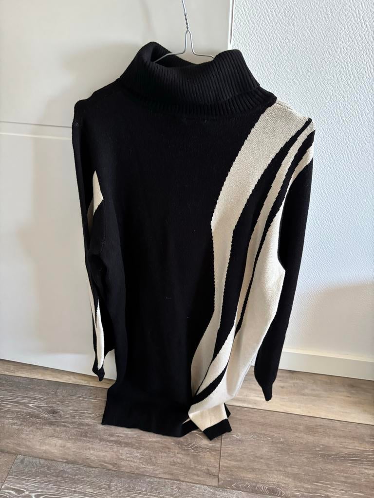 Zwart-wit coltrui jurk met abstract patroon, Ophalen, Zo goed als nieuw, Zwart, Boven de knie
