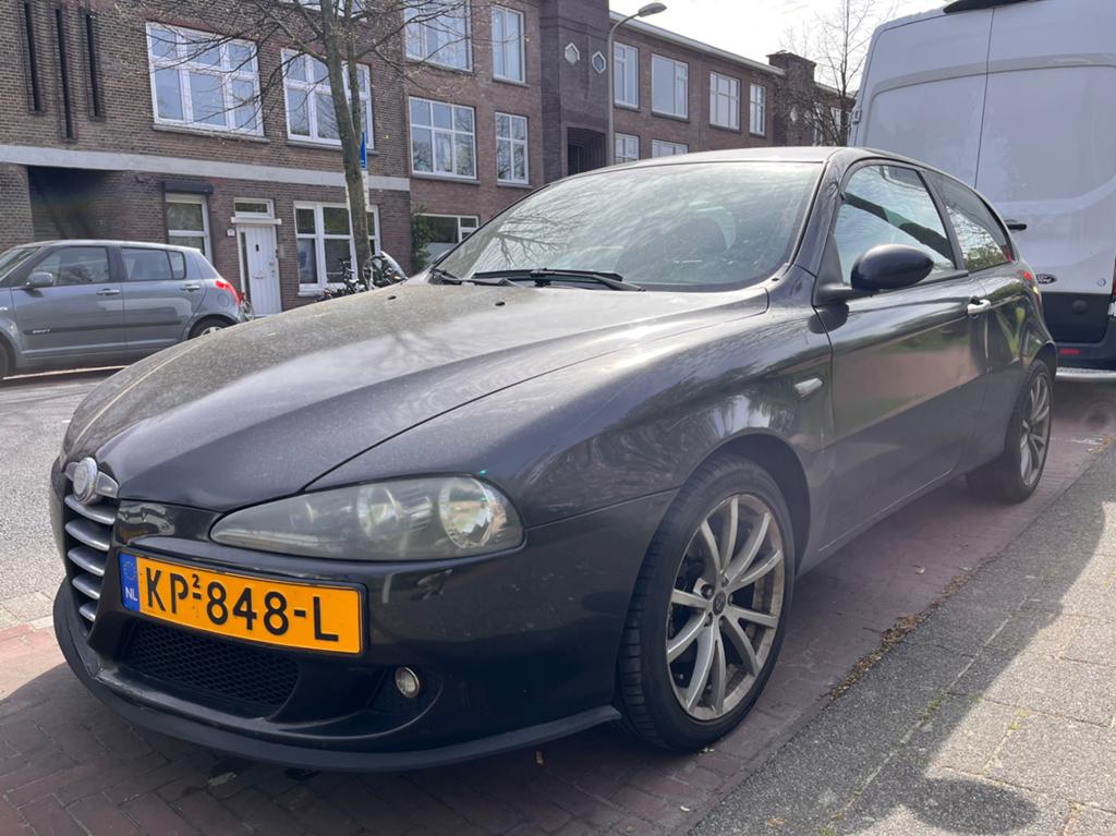 Alfa Romeo 147 1.6 T.spark 16V 88KW 3DR 2005 Zwart, Auto's, Alfa Romeo, Zwart, 4 cilinders, 400 kg, Zwart