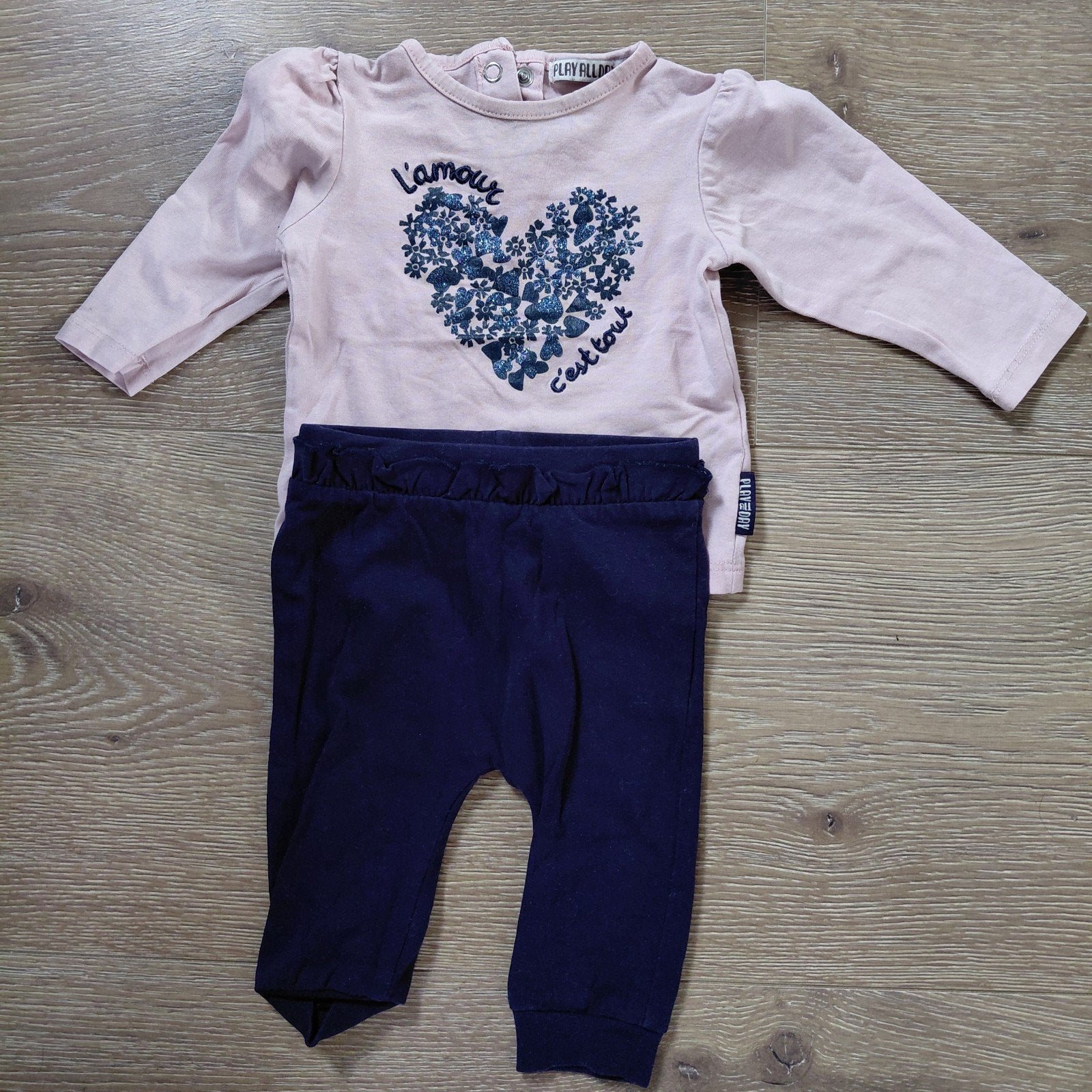 Leuk setje van Play Allday, maat 62, Kinderen en Baby's, Babykleding | Maat 62, Play Allday, Meisje, Ophalen of Verzenden, Zo goed als nieuw